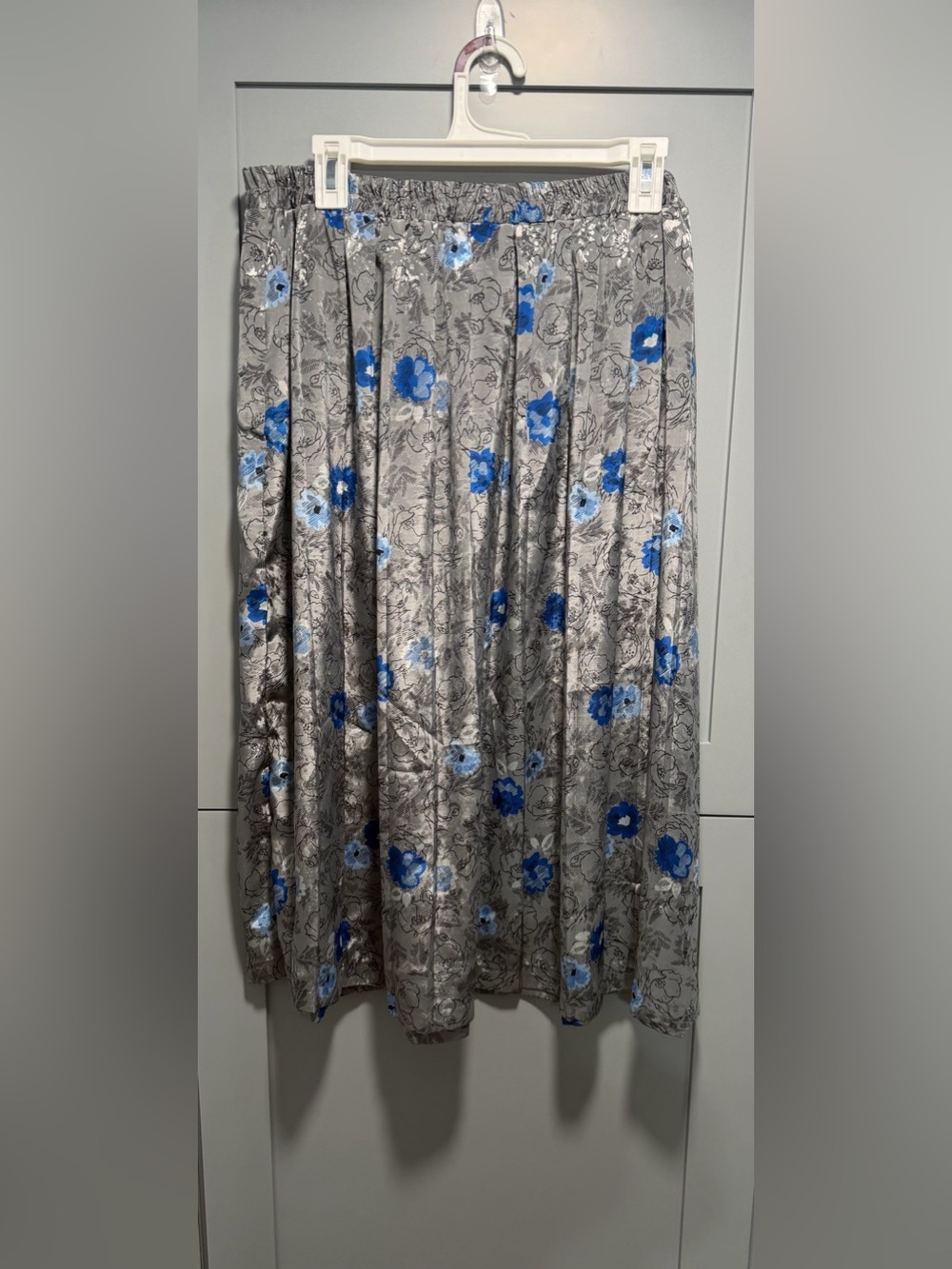 Women's Gray Floral Midi Skirt with Blue Accents
